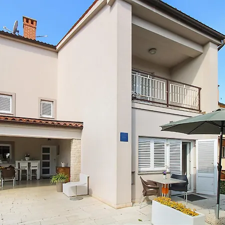 Apartman Maja 2379 *